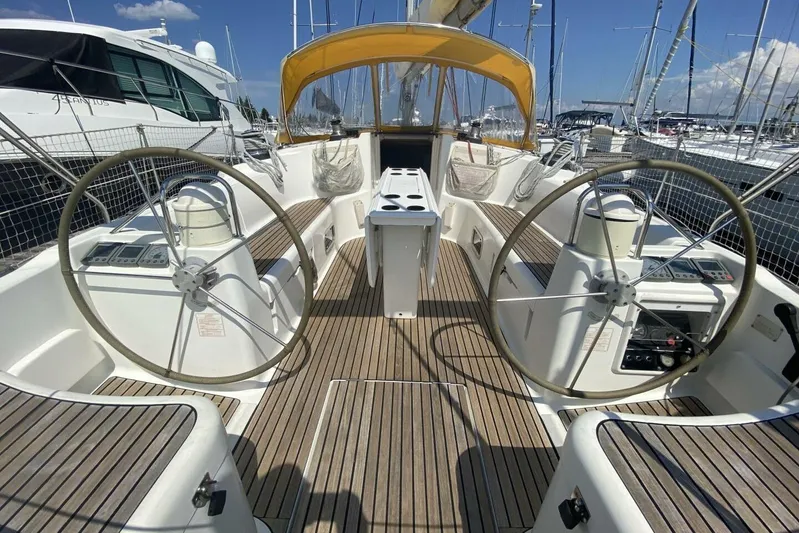 Free Spirits Yacht Photos Pics Cockpit of 2000 Jeanneau Sun Odyssey 45.2 sailboat with dual steering wheels.