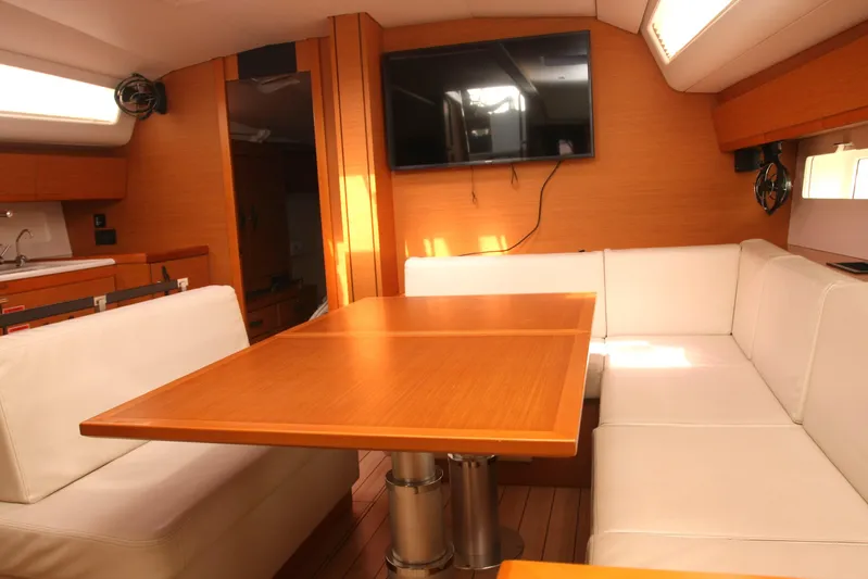 Vincero Yacht Photos Pics 