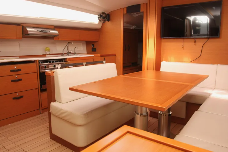 Vincero Yacht Photos Pics 