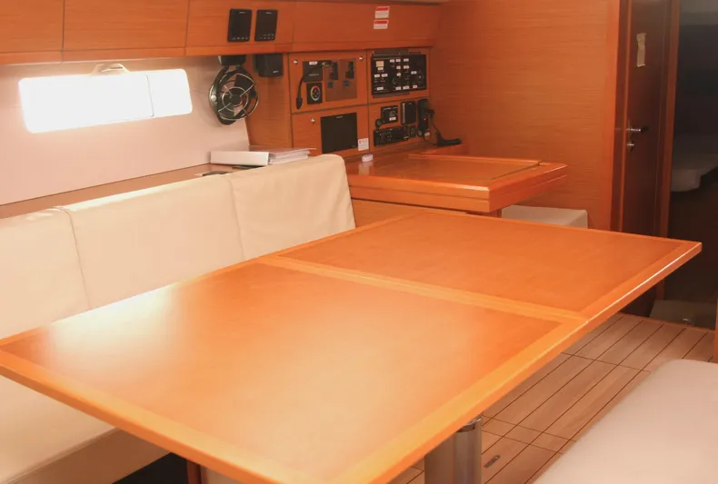 Vincero Yacht Photos Pics 