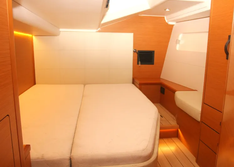 Vincero Yacht Photos Pics 