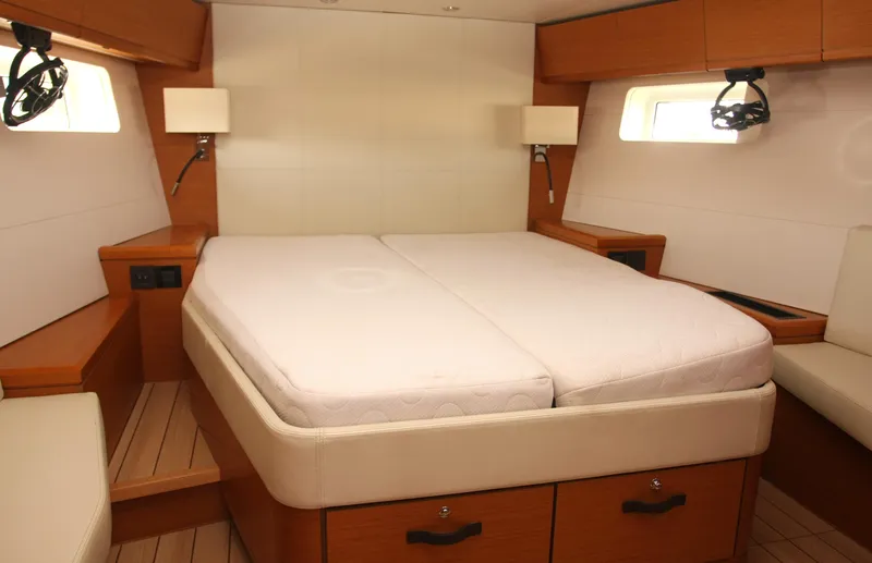 Vincero Yacht Photos Pics 