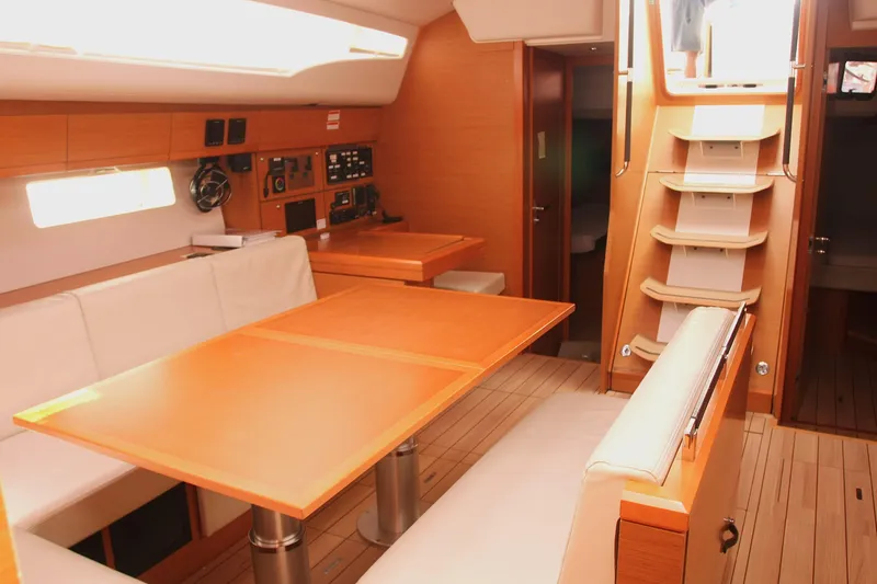 Vincero Yacht Photos Pics 