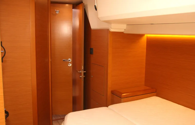 Vincero Yacht Photos Pics 