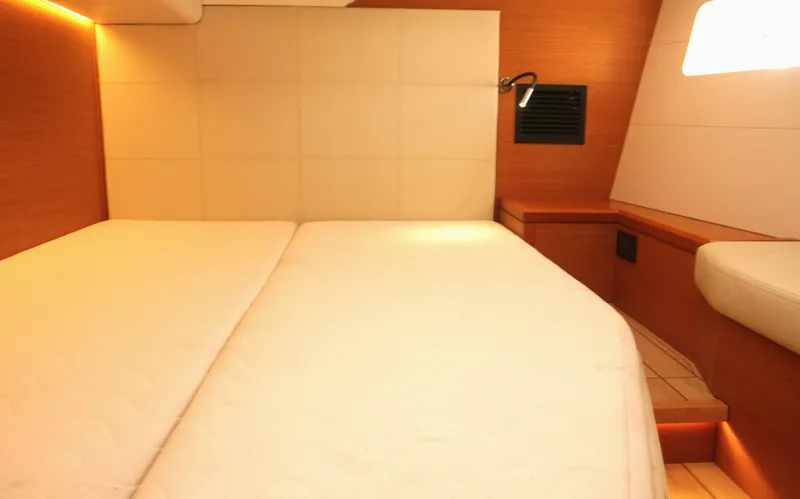 Vincero Yacht Photos Pics 