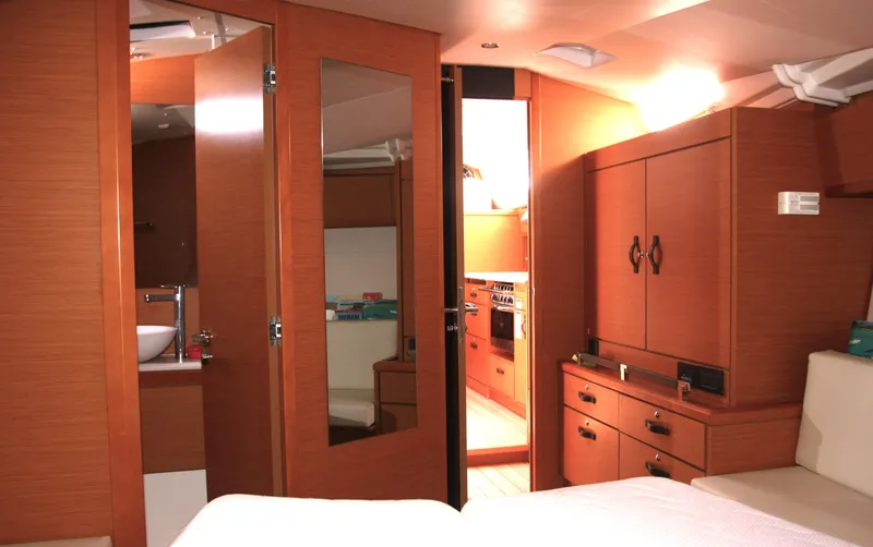 Vincero Yacht Photos Pics 