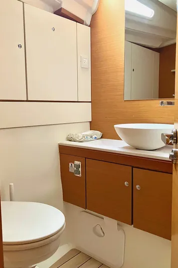 Vincero Yacht Photos Pics 