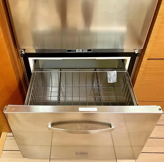 Vincero Yacht Photos Pics 