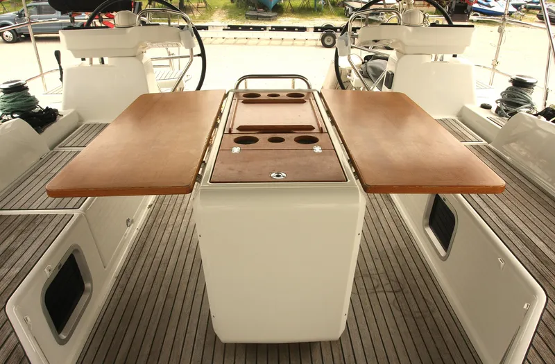 Vincero Yacht Photos Pics 