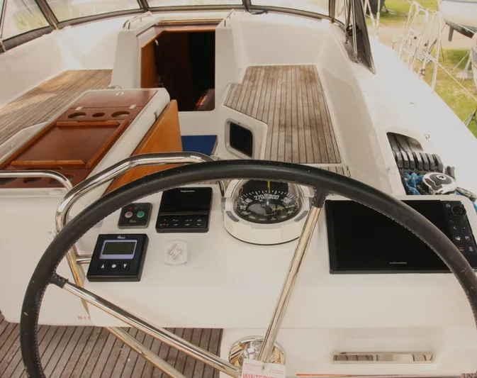 Vincero Yacht Photos Pics 