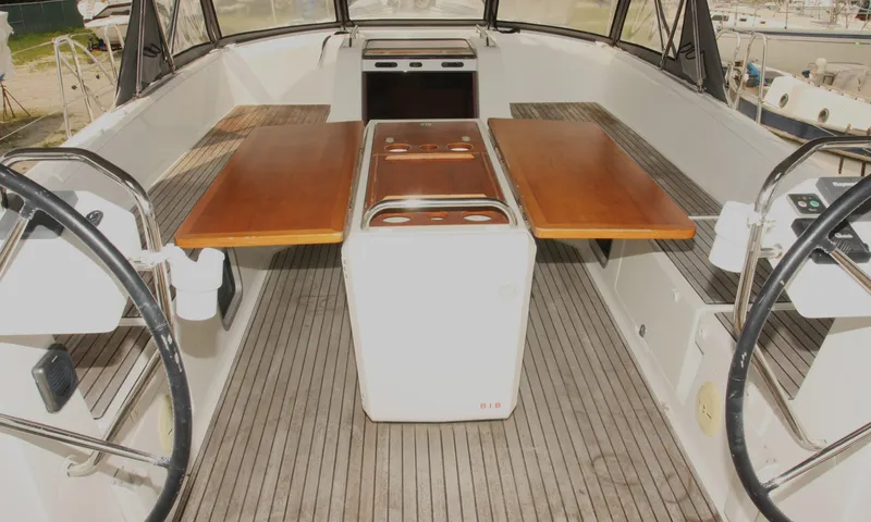 Vincero Yacht Photos Pics 