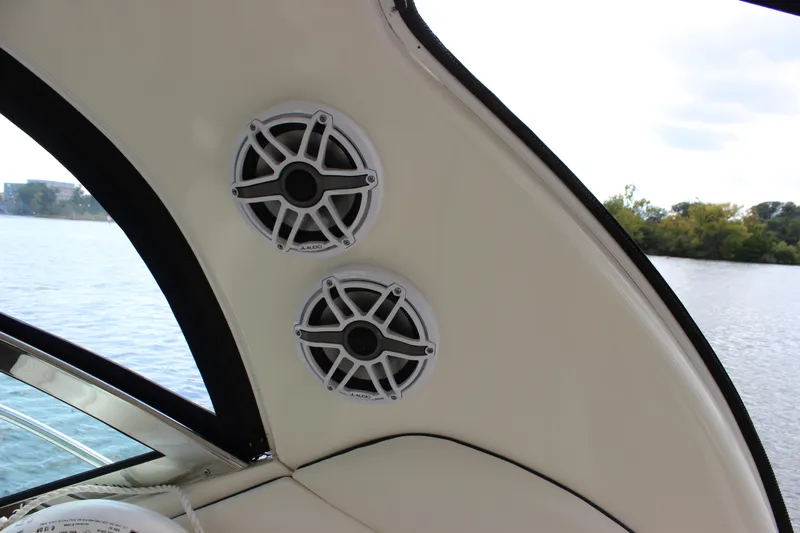  Yacht Photos Pics Speakers on 2005 Sea Ray 420 Sundancer boat interior, near water.