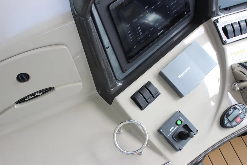  Yacht Photos Pics Control panel of a 2005 Sea Ray 420 Sundancer boat with navigation equipment.