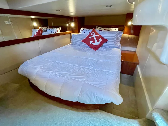 Remembrance Yacht Photos Pics Cozy bedroom in 2006 Meridian 411 Sedan yacht with nautical-themed decor.