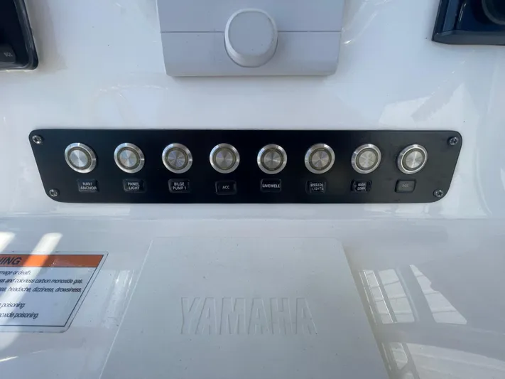  Yacht Photos Pics Control panel of a 2022 Contender 25 Tournament boat with Yamaha branding.
