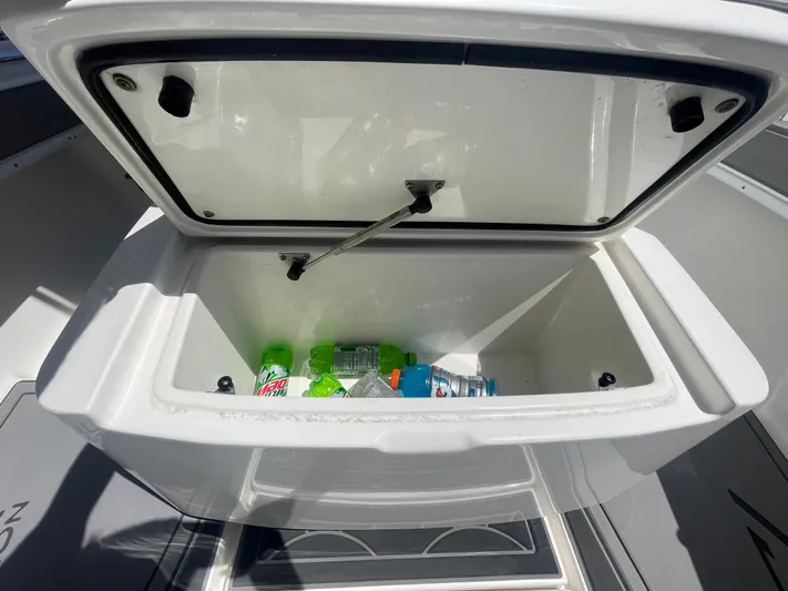  Yacht Photos Pics Open cooler on 2022 Contender 25 Tournament boat with drinks inside.