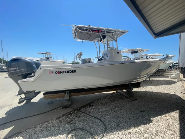  Yacht Photos Pics 2022 Contender 25 Tournament boat on display, featuring a sleek design and Yamaha engine.