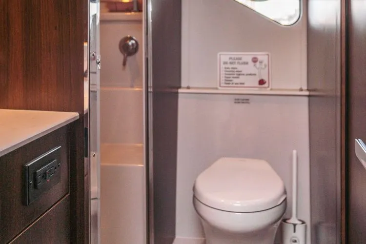 T.e.o Yacht Photos Pics 2023 Cruisers Yachts 42 Cantius - Image 24