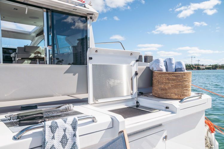 2023 Cruisers Yachts 42 