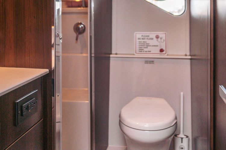 2023 Cruisers Yachts 42 