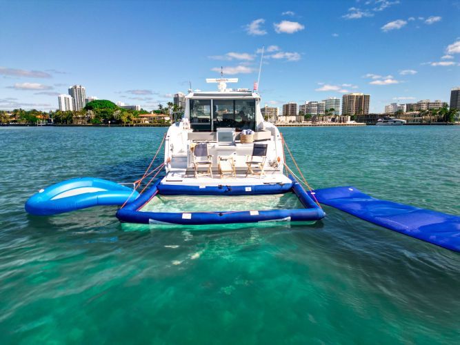 2023 Cruisers Yachts 42 