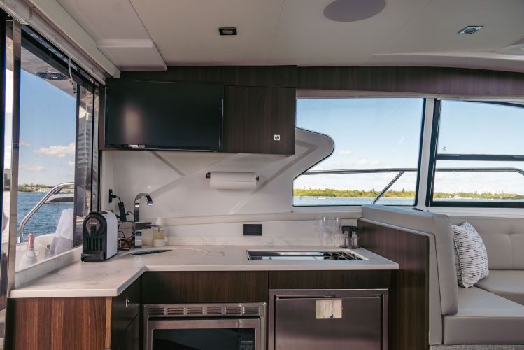 2023 Cruisers Yachts 42 