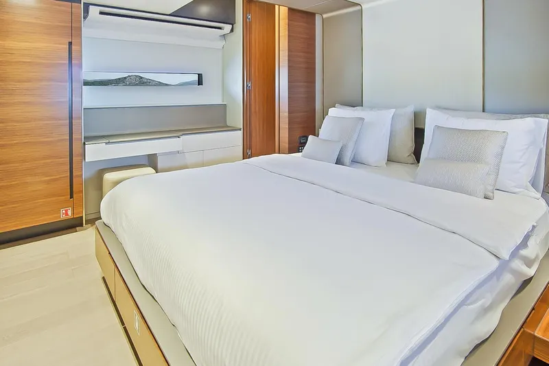 Lara Yacht Photos Pics 