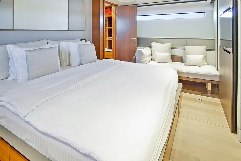 Lara Yacht Photos Pics 