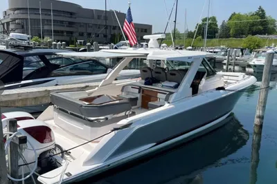 Tiara Sport 38