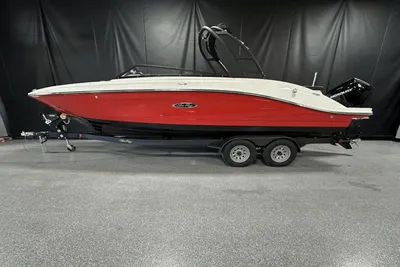 Sea Ray SPX 230 Outboard
