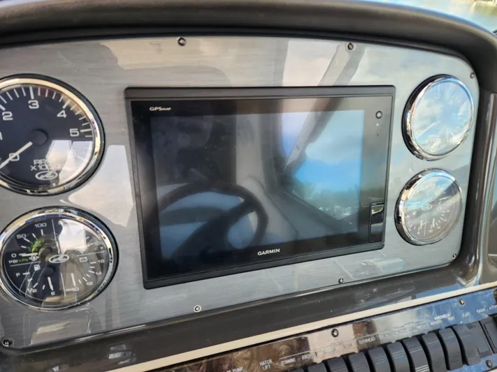  Yacht Photos Pics Dashboard of 2006 Sea Ray 38 Sundancer with Garmin GPS and gauges.