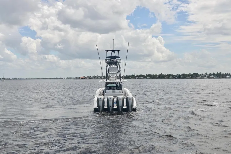 Title Wave Yacht Photos Pics HCB 53 Title Wave - Stern