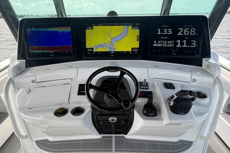 Title Wave Yacht Photos Pics HCB 53 Title Wave - Tower