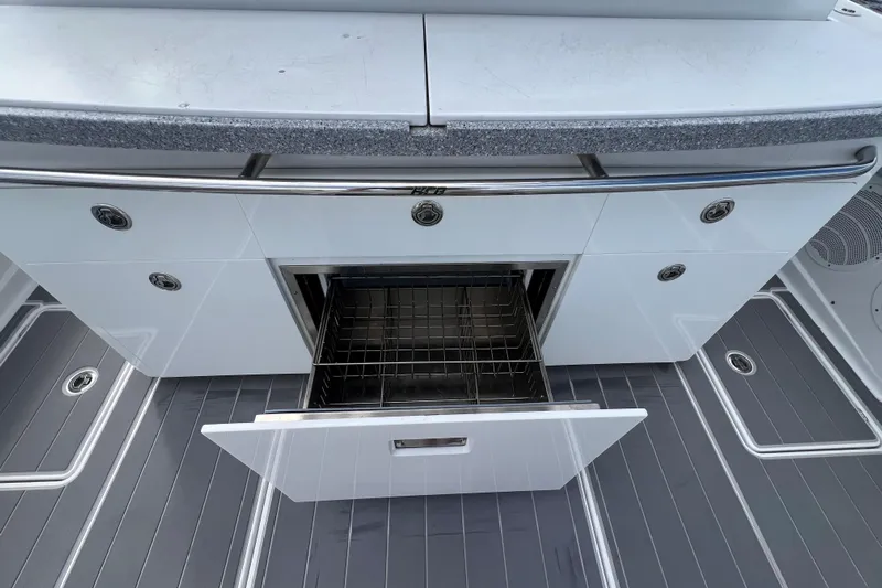 Title Wave Yacht Photos Pics HCB 53 Title Wave - Helm