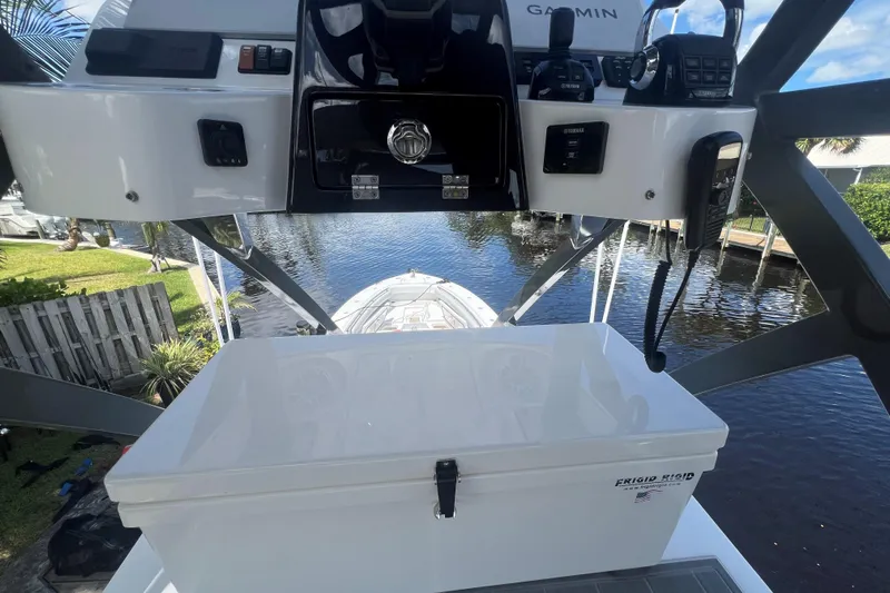 Title Wave Yacht Photos Pics HCB 53 Title Wave - Tower