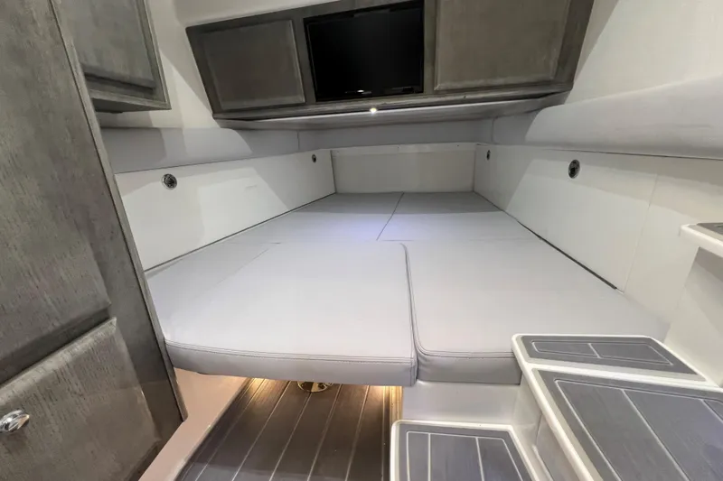 Title Wave Yacht Photos Pics HCB 53 Title Wave - Cabin