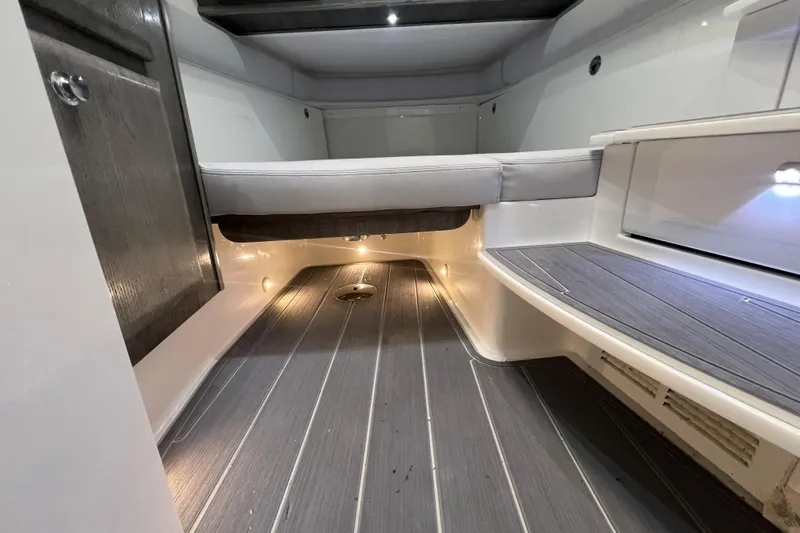 Title Wave Yacht Photos Pics HCB 53 Title Wave - Cabin