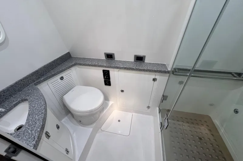 Title Wave Yacht Photos Pics HCB 53 Title Wave - Head