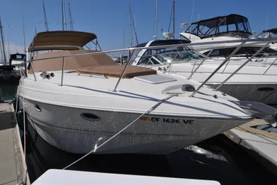 Larson Cabrio 330 Mid Cabin