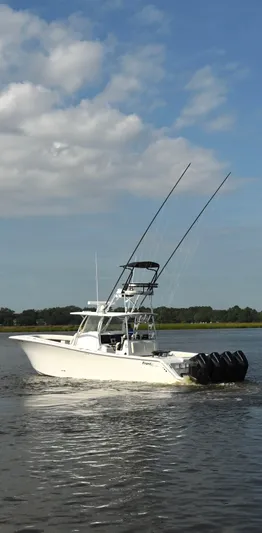  Yacht Photos Pics 2022 Front Runner 39 Center Console boat on calm water under blue sky.
