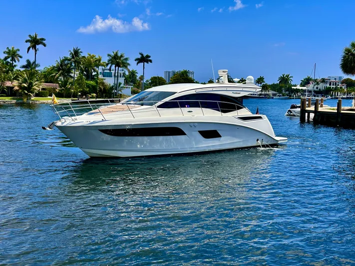  Yacht Photos Pics 2016 Sea Ray 400 Sundancer yacht cruising on a sunny day in a tropical setting.