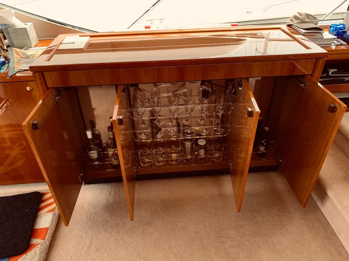 Wind Rock Yacht Photos Pics Storage for glassware