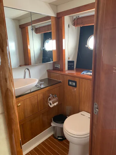 Wind Rock Yacht Photos Pics Master head