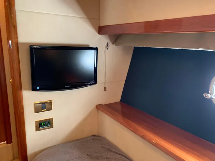 Wind Rock Yacht Photos Pics Forward guest room 3