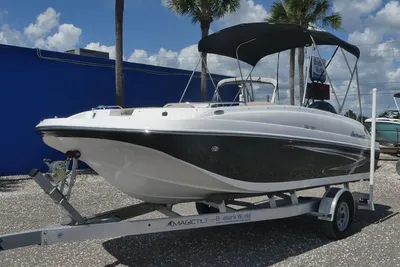 Hurricane SunDeck Sport 188 OB