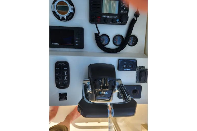 El Falcon Yacht Photos Pics Control panel of a 2008 Contender 35 Express Side Console boat with Yamaha equipment.