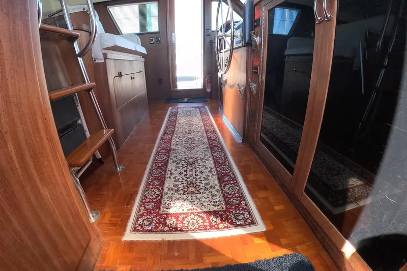 Saint Paul Yacht Photos Pics Interior of 1987 Hatteras 54 Motor Yacht with wooden flooring and decorative rug.