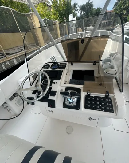 2021 Suzuki 350s Yacht Photos Pics 