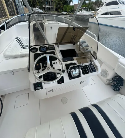 2021 Suzuki 350s Yacht Photos Pics 