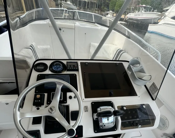 2021 Suzuki 350s Yacht Photos Pics 